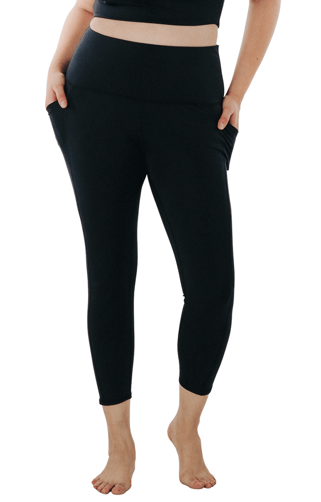 7/8 Boundless Legging with Pockets in Jet Black Plus