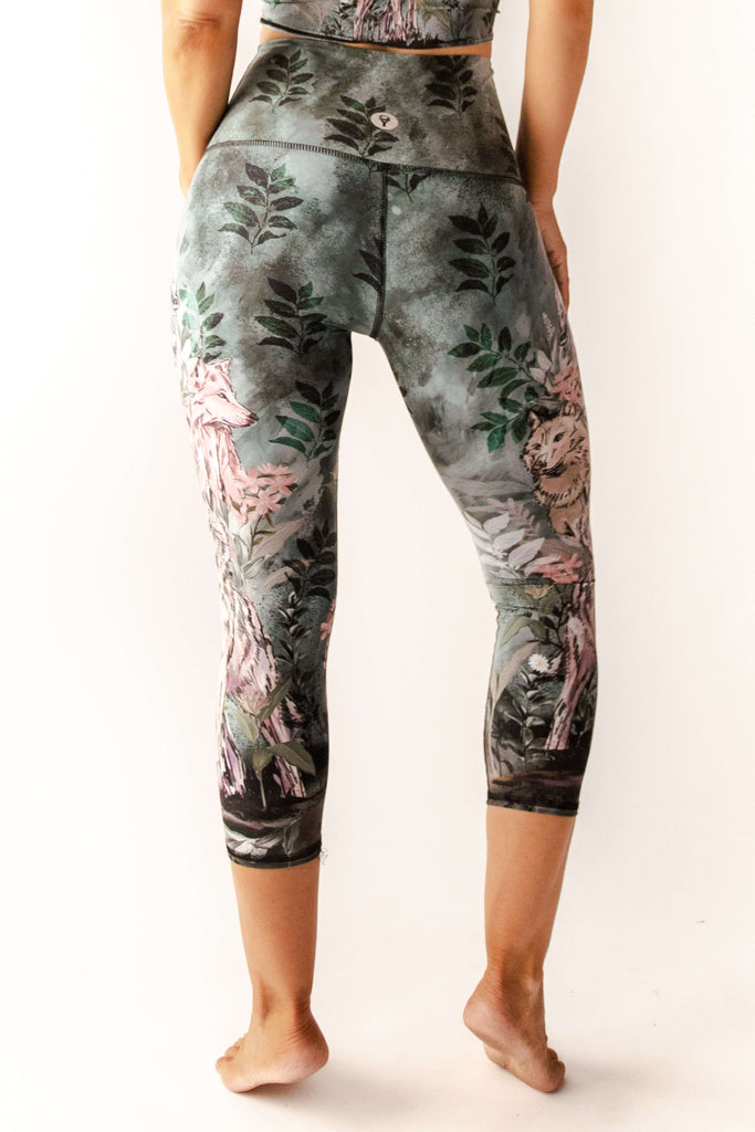 La Loba Printed Yoga Crops back