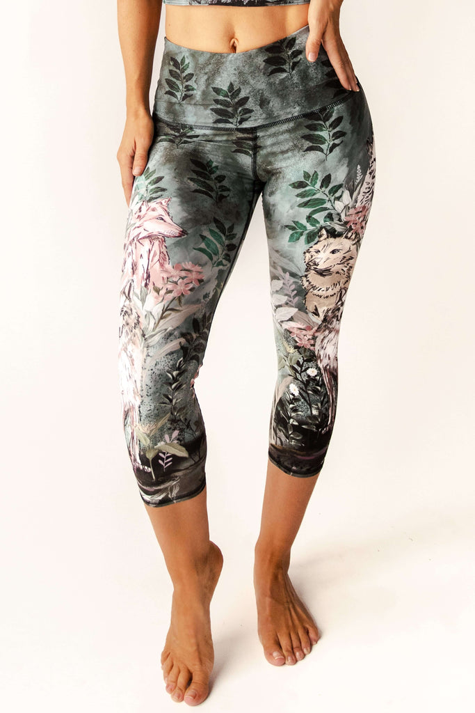 La Loba Printed Yoga Crops close up