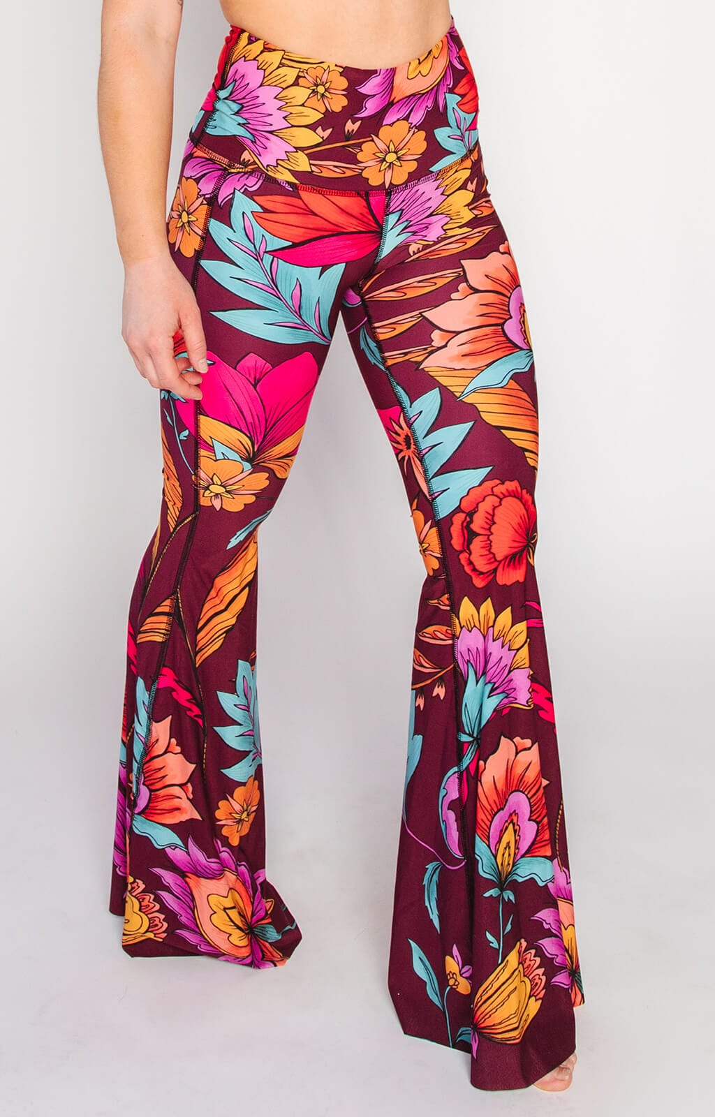 Patterned leggings with a flared leg - red