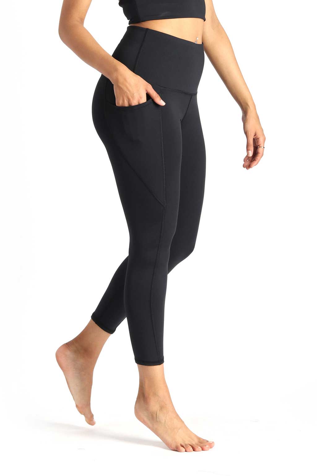 7/8 Boundless Legging with Pockets in Jet Black