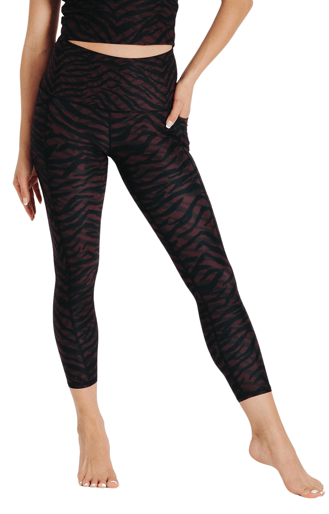 7/8 Boundless Legging with Pockets in Fierce Feline Front